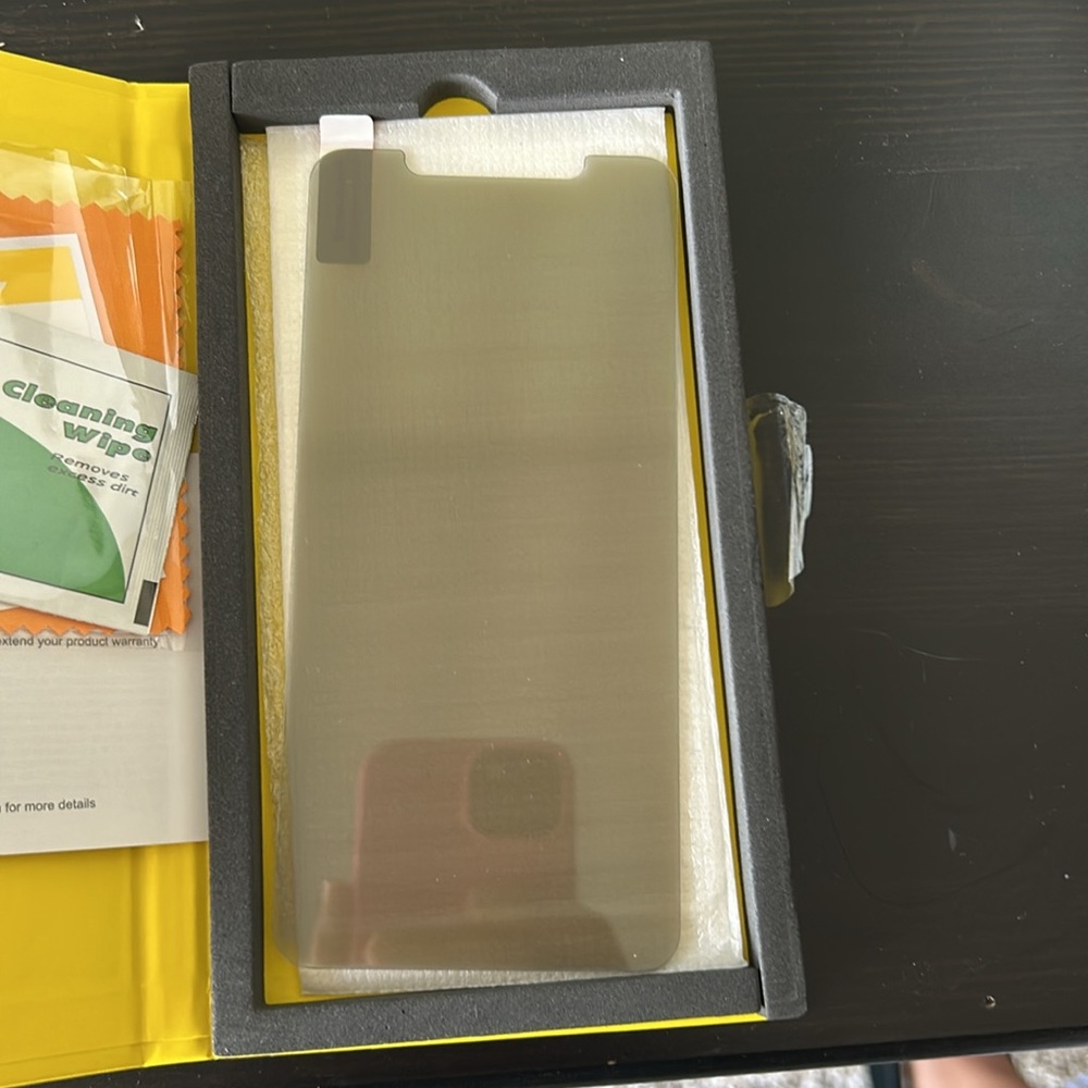 Screen protector - Picture 3 of 3